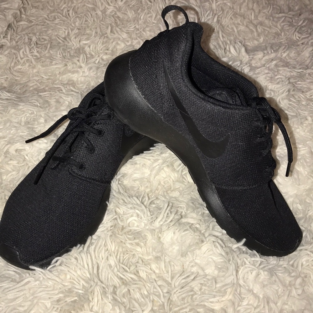 Nike Roshe One‼️sold‼️